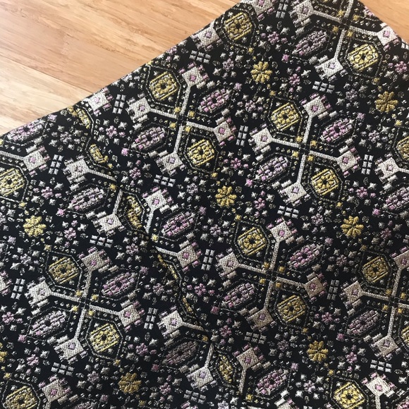 Forever 21 embroidered shorts - Picture 2 of 4